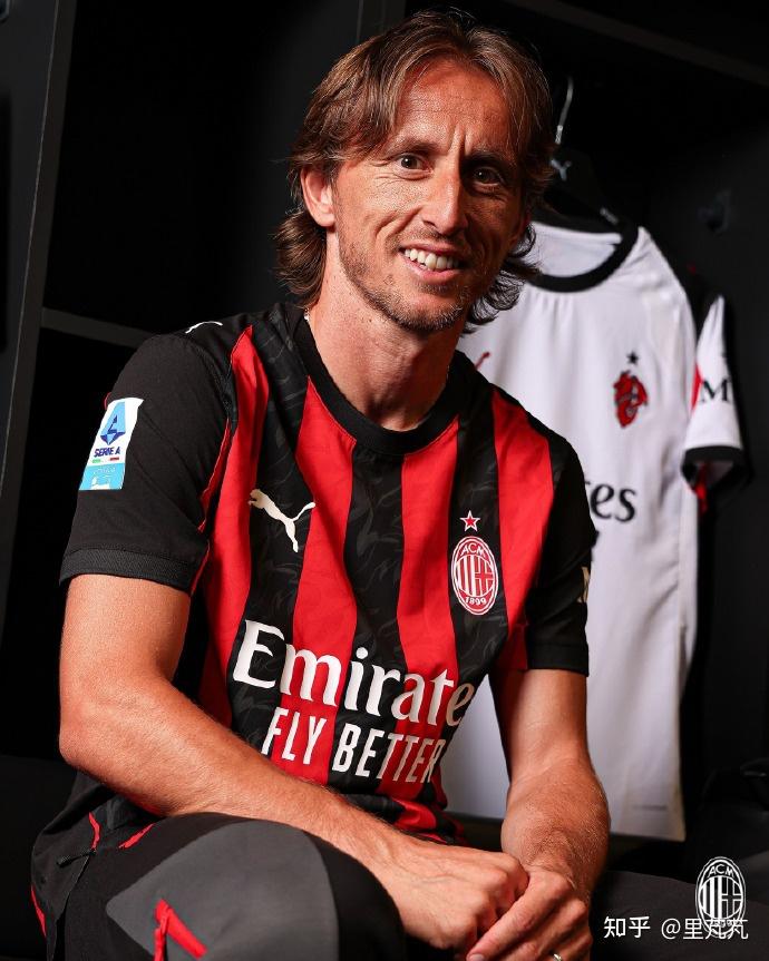 费兰-托雷斯帽子戏法领衔，巴尔吉首球惊艳：巴萨三将书写拉卡图哈尔之夜