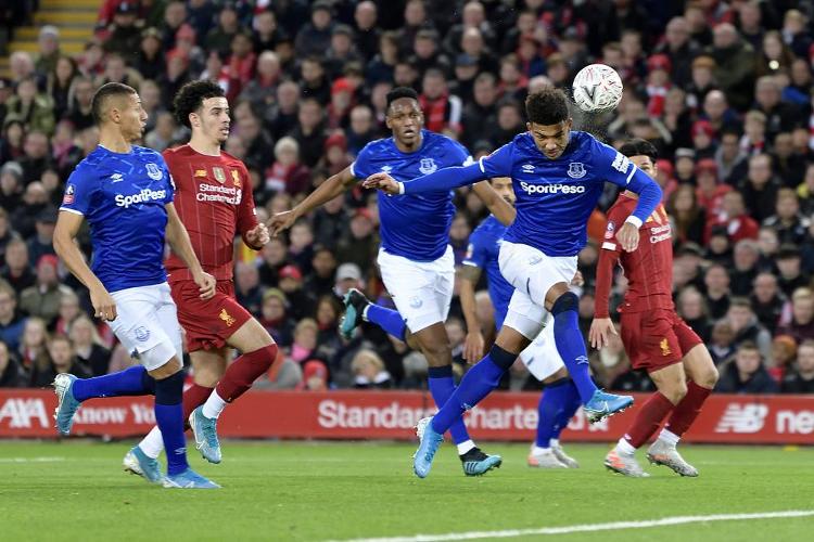 本菲卡欧冠出局将致穆里尼奥冬窗零引援