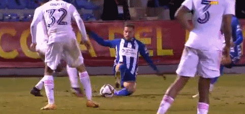 记者：切尔西在努力引进罗克，曼联也在关注他的情况