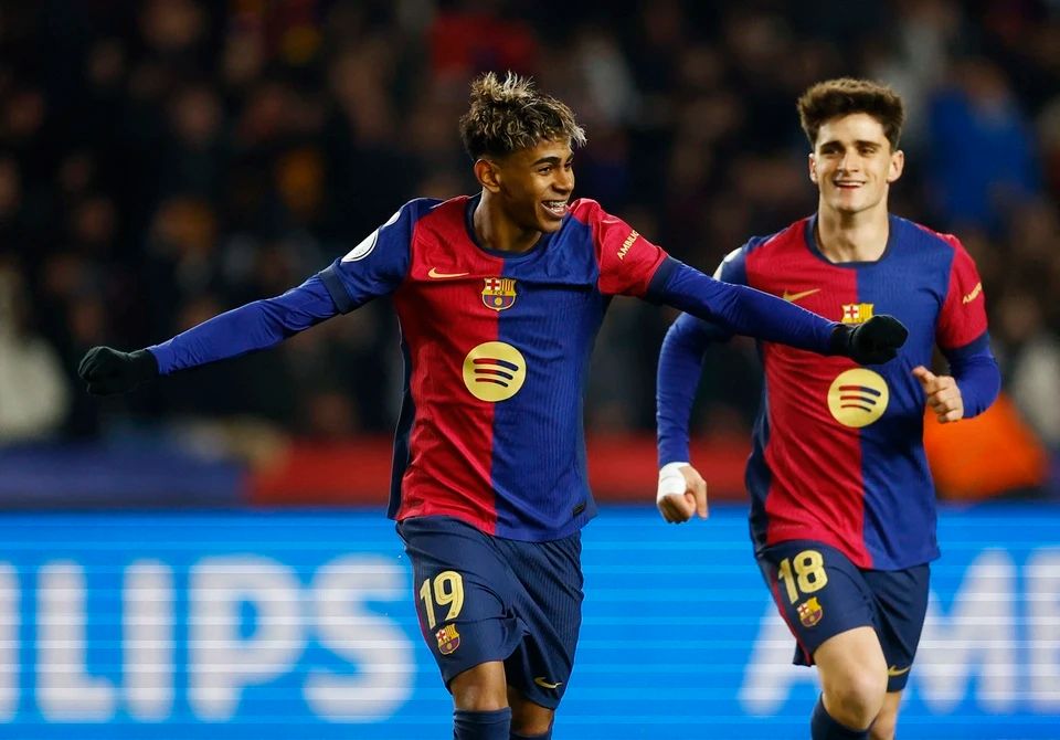 詹姆斯关键助攻锁定胜利