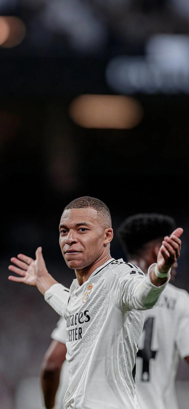 图拉姆：我们踢得很认真，我们是强大的团队，这对年轻人有益