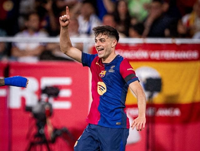 英超球员专访：凯恩谈赛季目标,