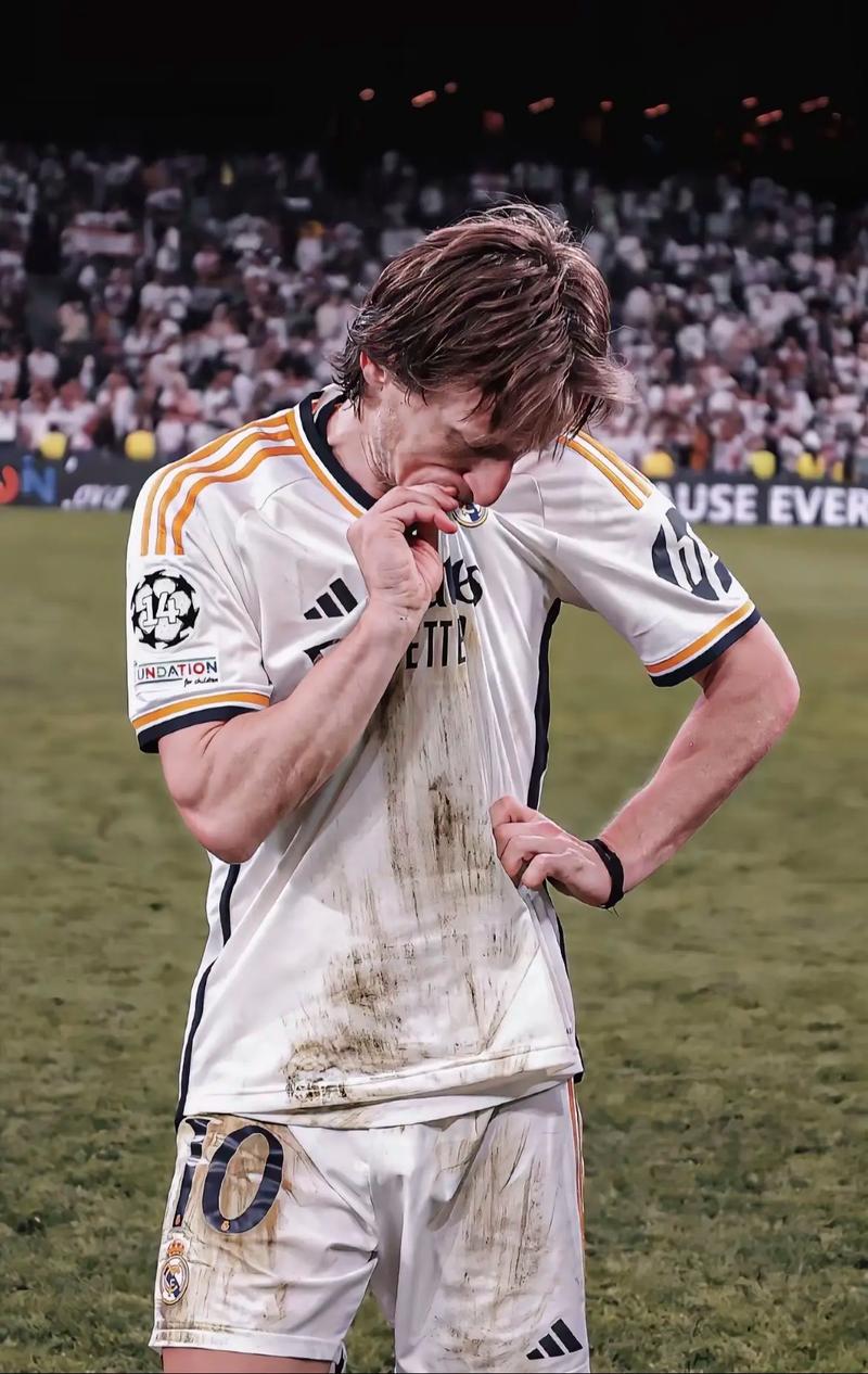 记者：曼联有意阿贾克斯17岁中场乔西-莫基奥